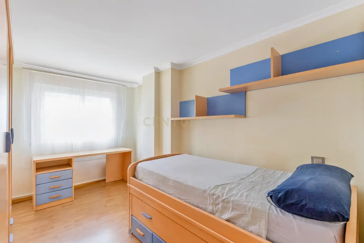 Dormitori de Apartament en venda en Torrevieja amb Aire condicionat, TV i Balcó
