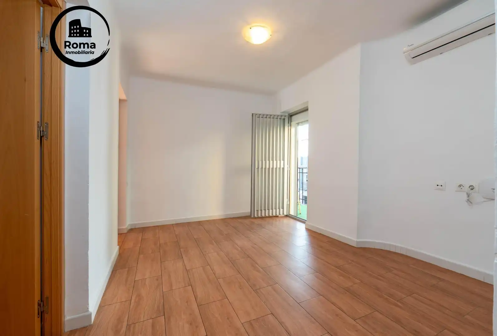 Sala d'estar de Pis en venda en Granada amb Aire condicionat i Balcó