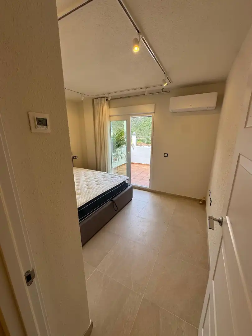 Bedroom of Flat for sale in Benahavís  with Air Conditioner and Terrace
