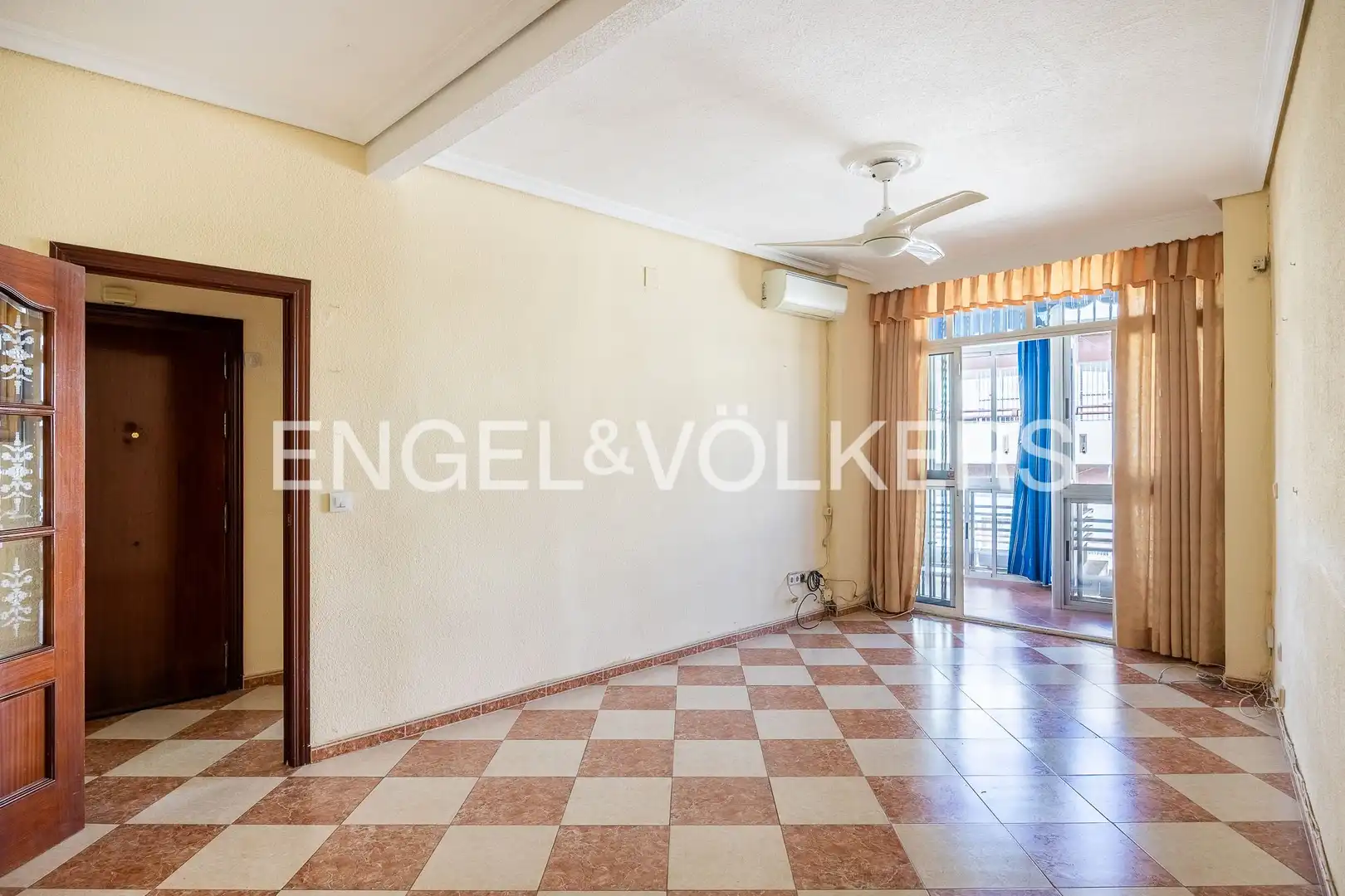 Flat for sale in Sevilla  with Heating, Terrace and Storage room