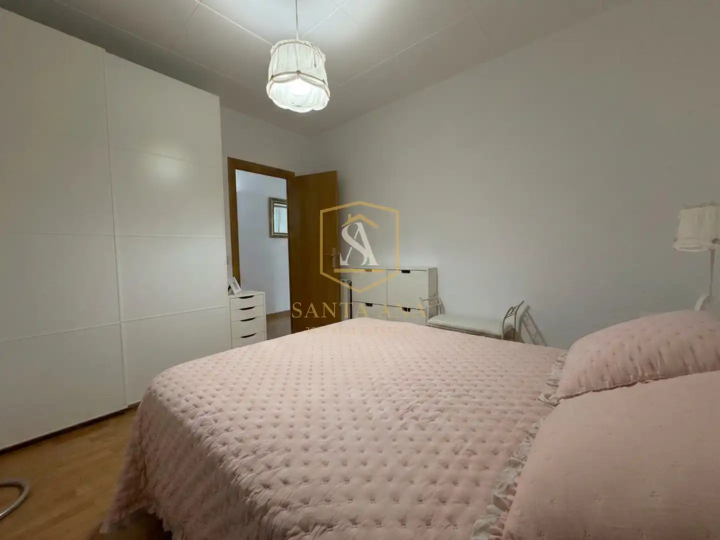 Schlafzimmer von Einfamilien-Reihenhaus zum Verkauf in Badalona mit Klimaanlage, Heizung und Parkett
