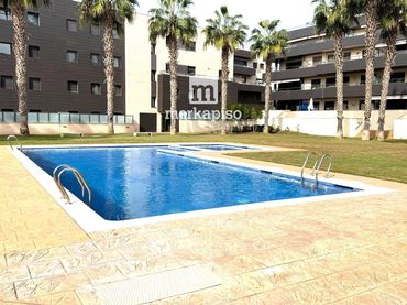 Piso con piscina en venta en Masia Nova -  Solicrup
