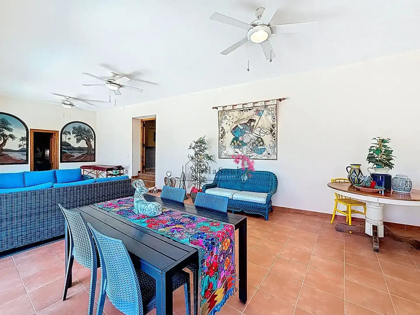 Sala d'estar de Casa o xalet en venda en Almuñécar amb Aire condicionat, Piscina i Balcó