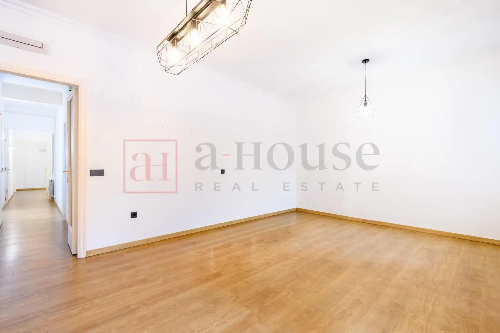 Sala de estar de Piso en venta en Barcelona con Aire acondicionado, Calefacción y Parquet
