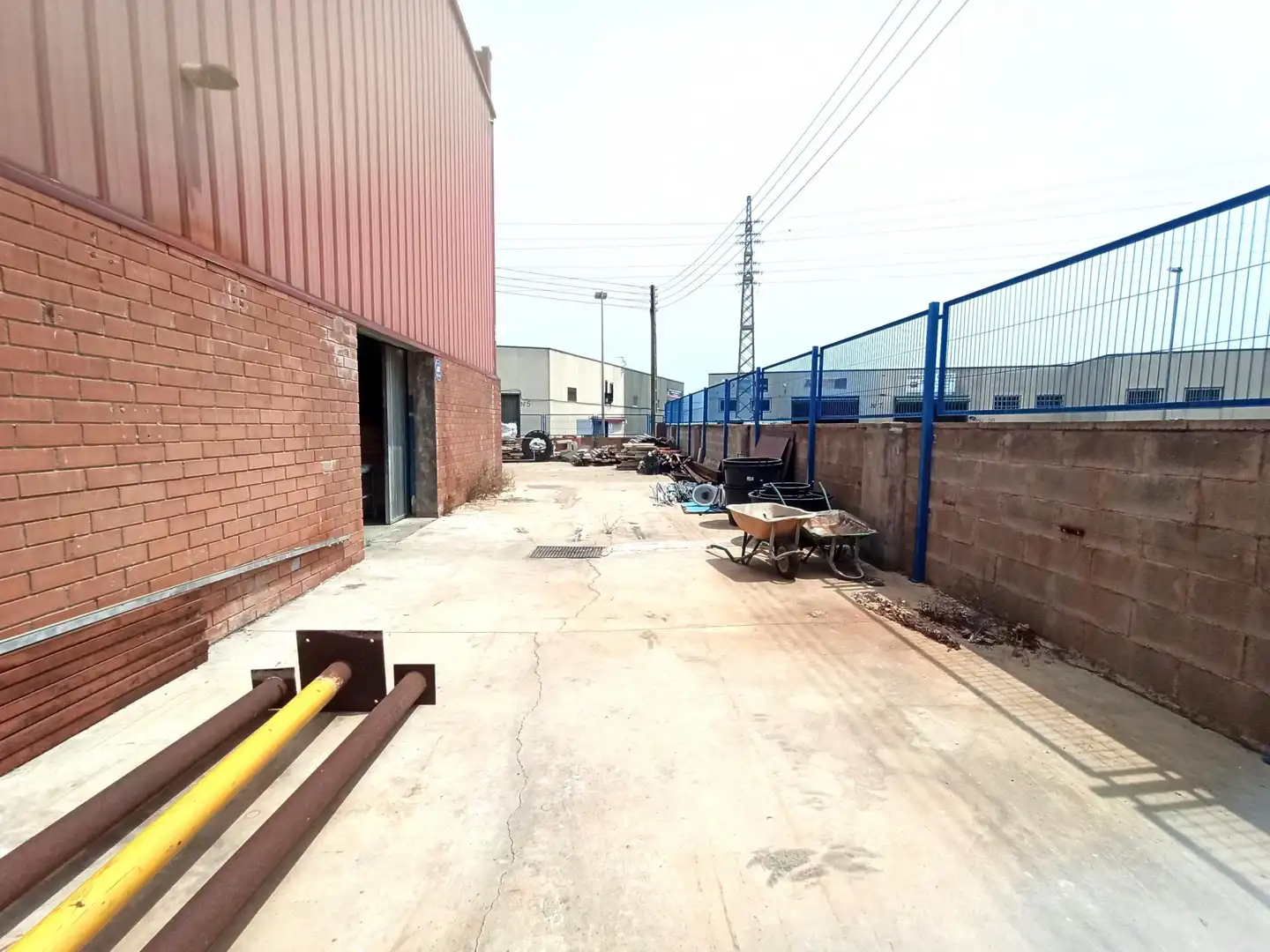 Vista exterior de Nau industrial en venda en Tarragona