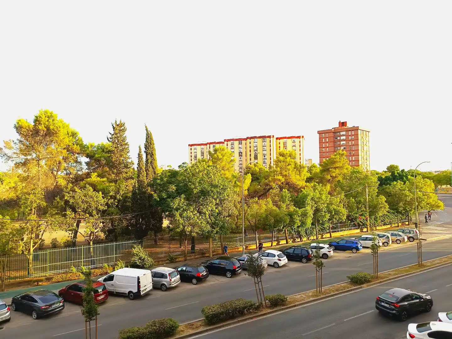 Vista exterior de Pis en venda en Sevilla amb Aire condicionat i Balcó