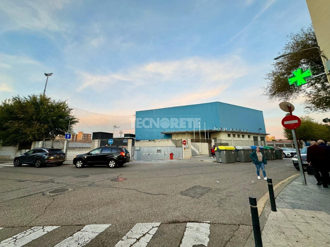 Vista exterior de Garatge en venda en Guadalajara Capital