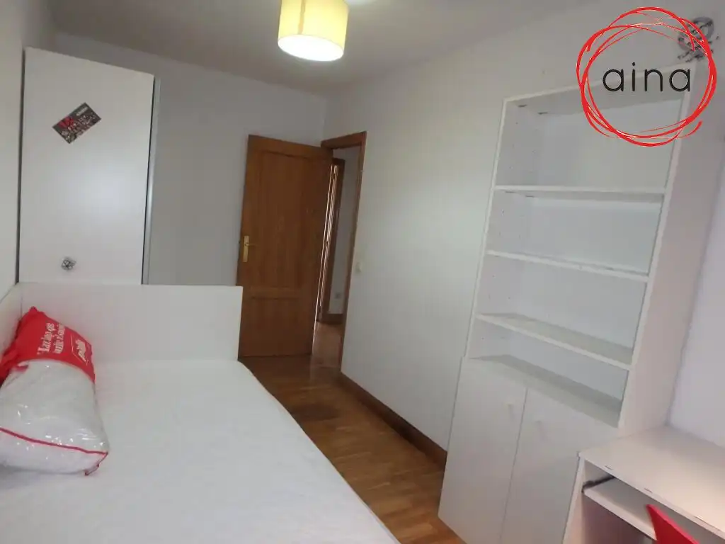 Habitación de Piso de alquiler en  Pamplona / Iruña con Calefacción, Terraza y Balcón