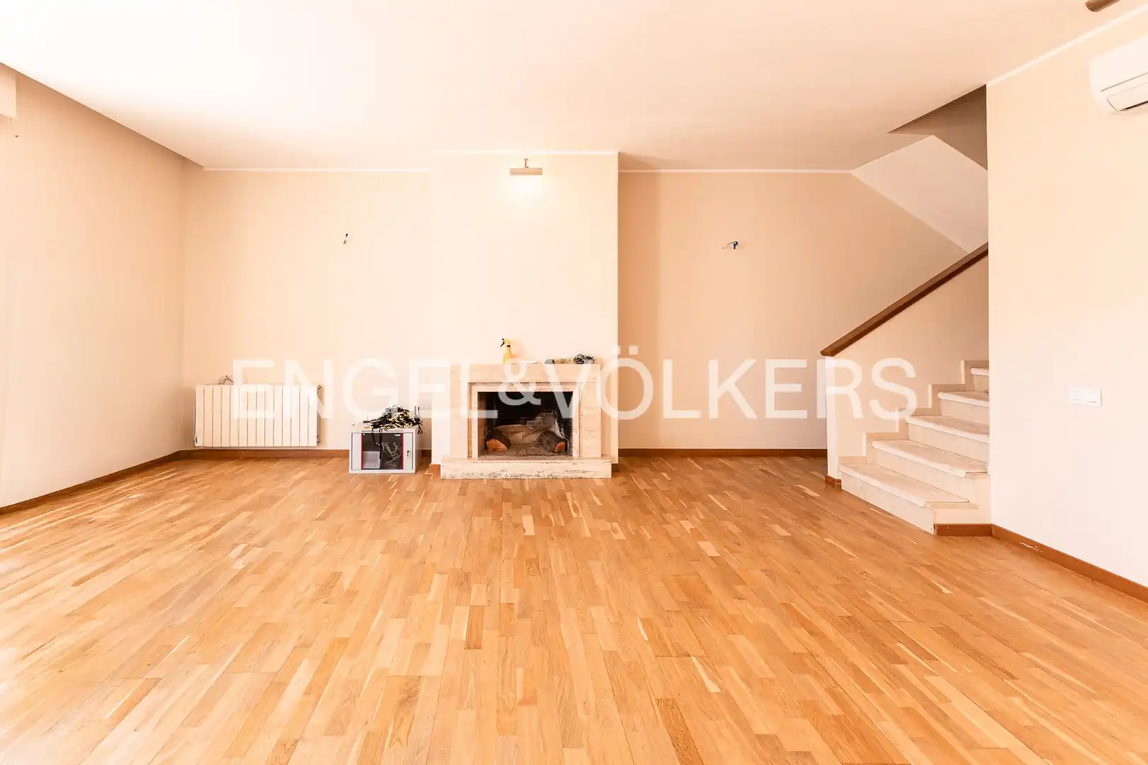 Sala d'estar de Casa o xalet en venda en Tiana amb Aire condicionat, Calefacció i Parquet