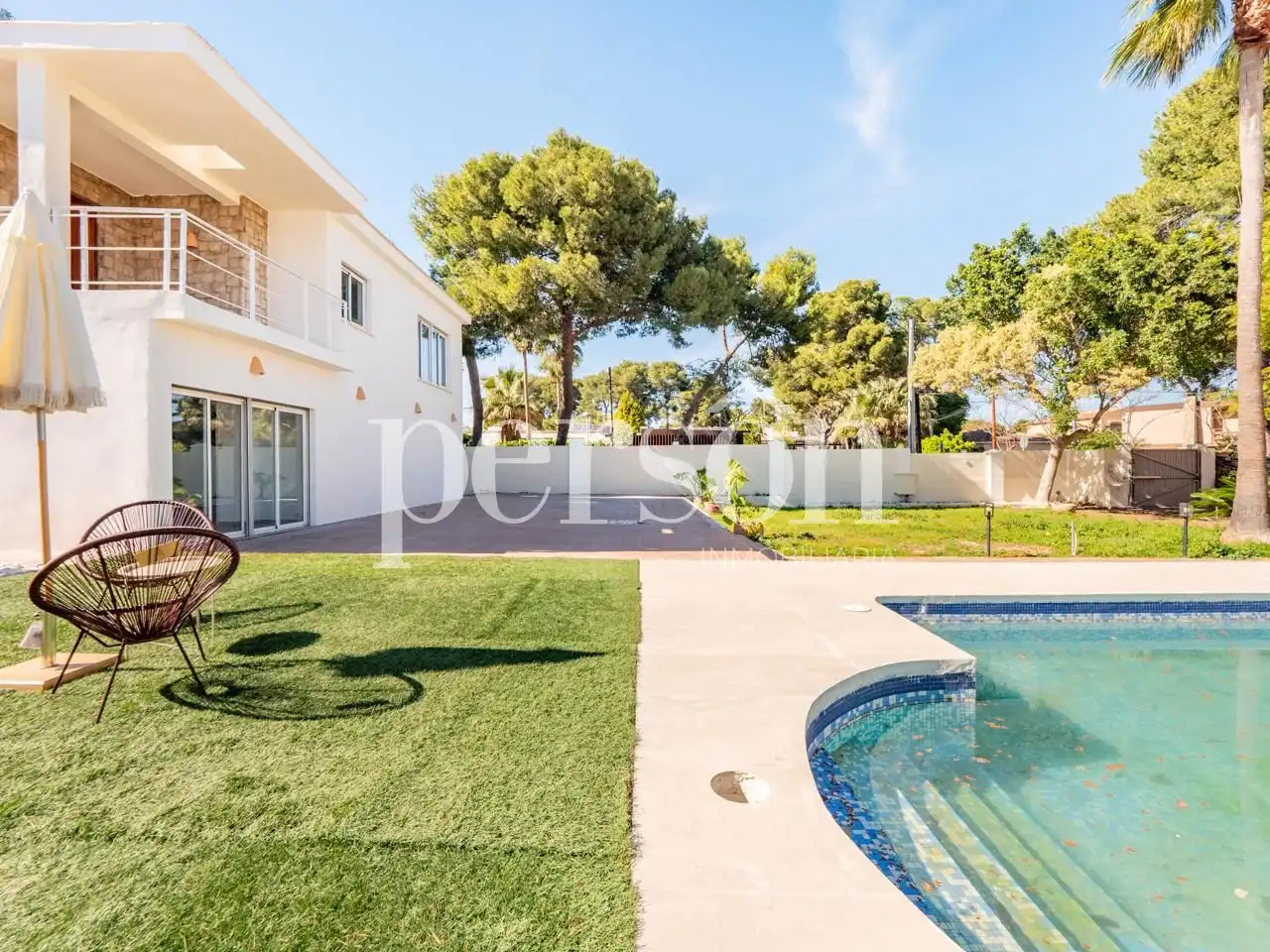 Detached house with pool for sale in La Cañada