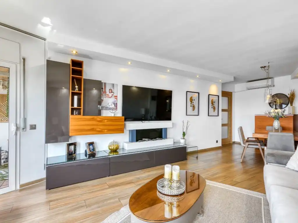 Living room of Flat for sale in Figueres  with Air Conditioner