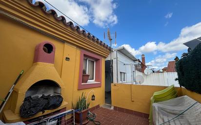 Vista exterior de Casa adosada en venda en Los Barrios amb Terrassa