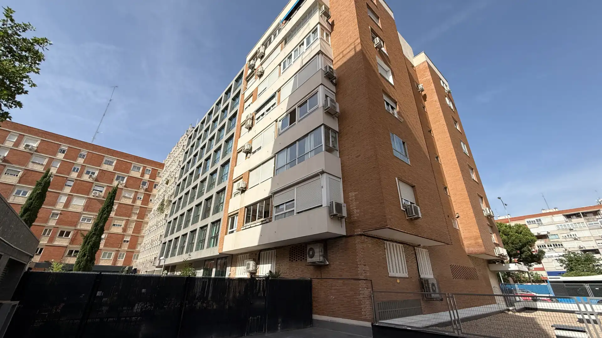 Vista exterior de Apartamento en venta en Madrid con Calefacción, Terraza y Amueblado