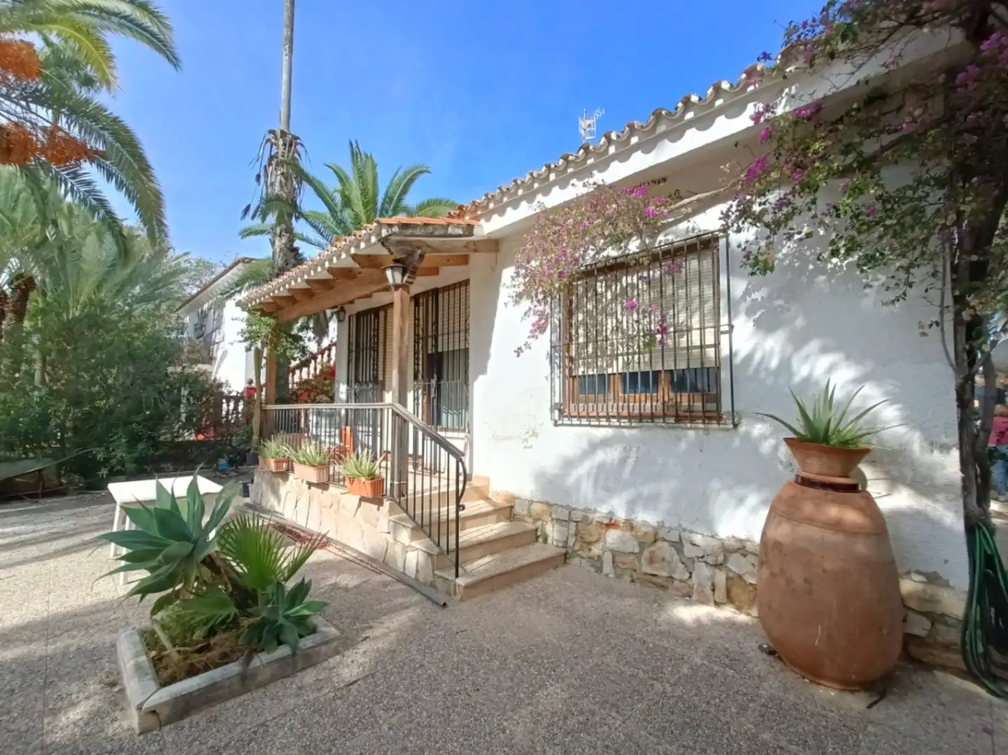 Vista exterior de Casa o xalet en venda en Dénia amb Calefacció, Jardí privat i Terrassa