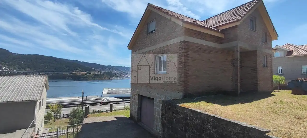 Vista exterior de Casa o xalet en venda en Moaña amb Jardí privat i Terrassa