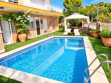 Villa mit Balkon zum Verkauf in Abrera
