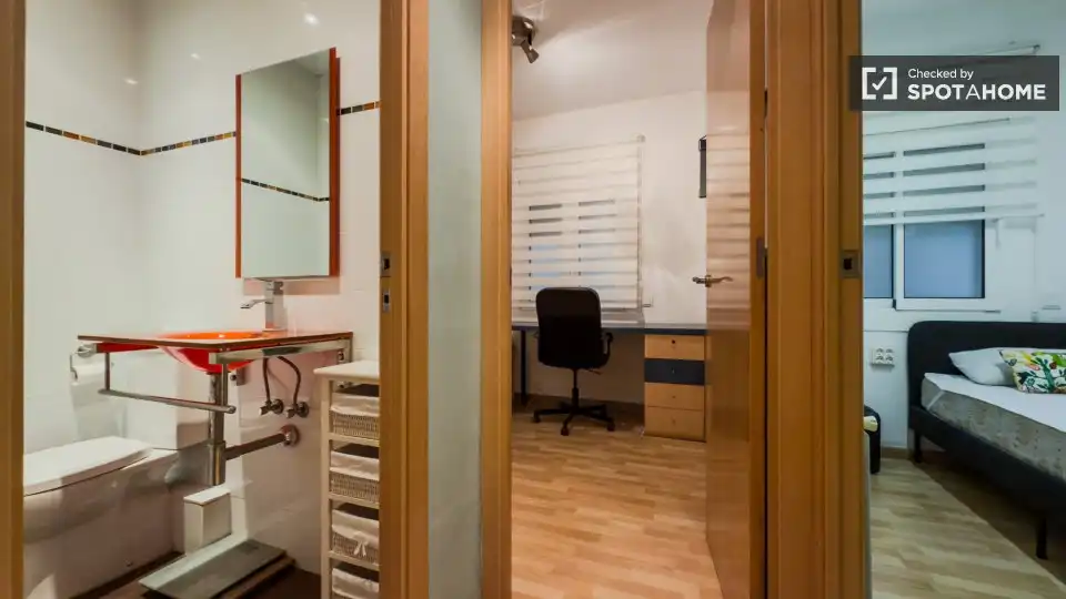 Flat for share in Sant Andreu