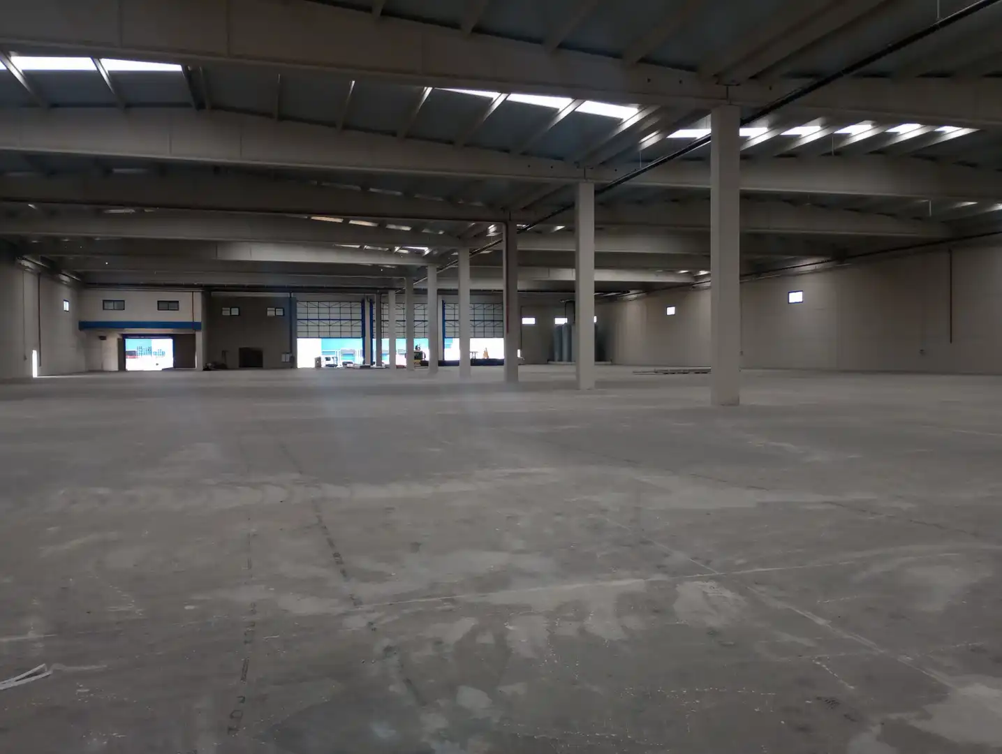 Industriegebäude mit Aufzug zur Miete in Calle Río Viejo