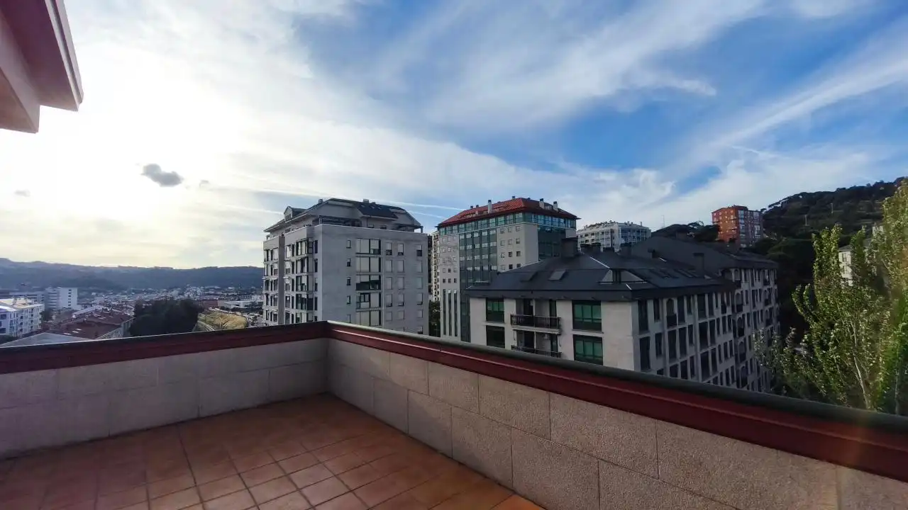 Terrassa de Pis de lloguer en Ourense Capital  amb Calefacció, Parquet i Terrassa