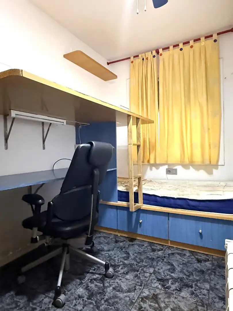 Dormitori de Pis en venda en Sant Boi de Llobregat amb Aire condicionat, Calefacció i Terrassa