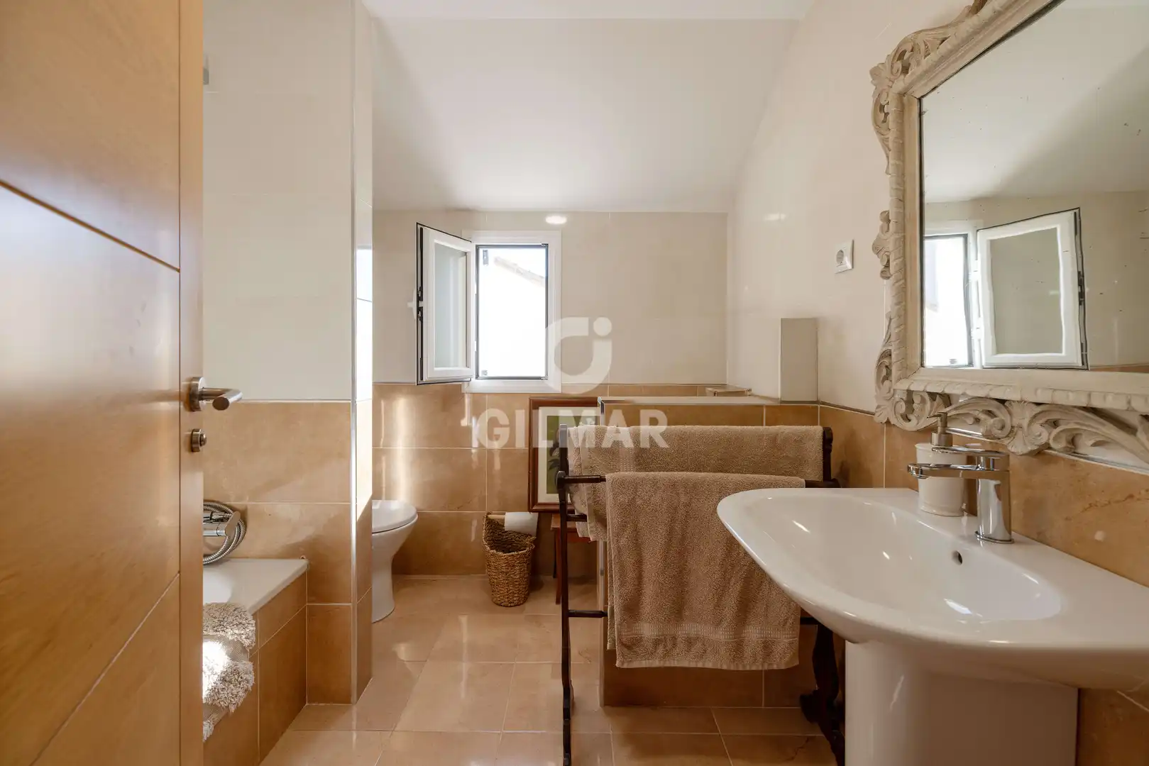 Bathroom of Attic for sale in Fuengirola  with Heating, Private garden and Storage room