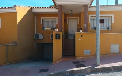 Vista exterior de Casa adosada en venda en Las Torres de Cotillas amb Aire condicionat, Calefacció i Moblat