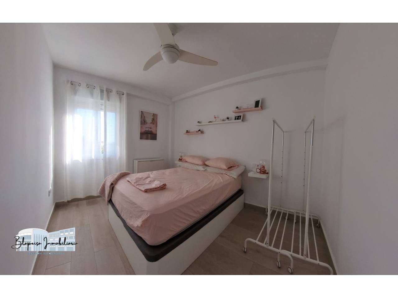 Bedroom of Flat for sale in  Sevilla Capital  with Air Conditioner, Heating and Furnished