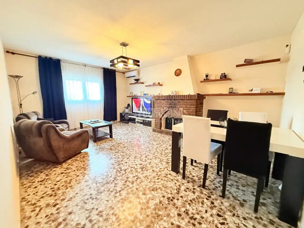 Wohnzimmer von Haus oder Chalet zum Verkauf in Cedillo del Condado mit Klimaanlage, Heizung und Privatgarten