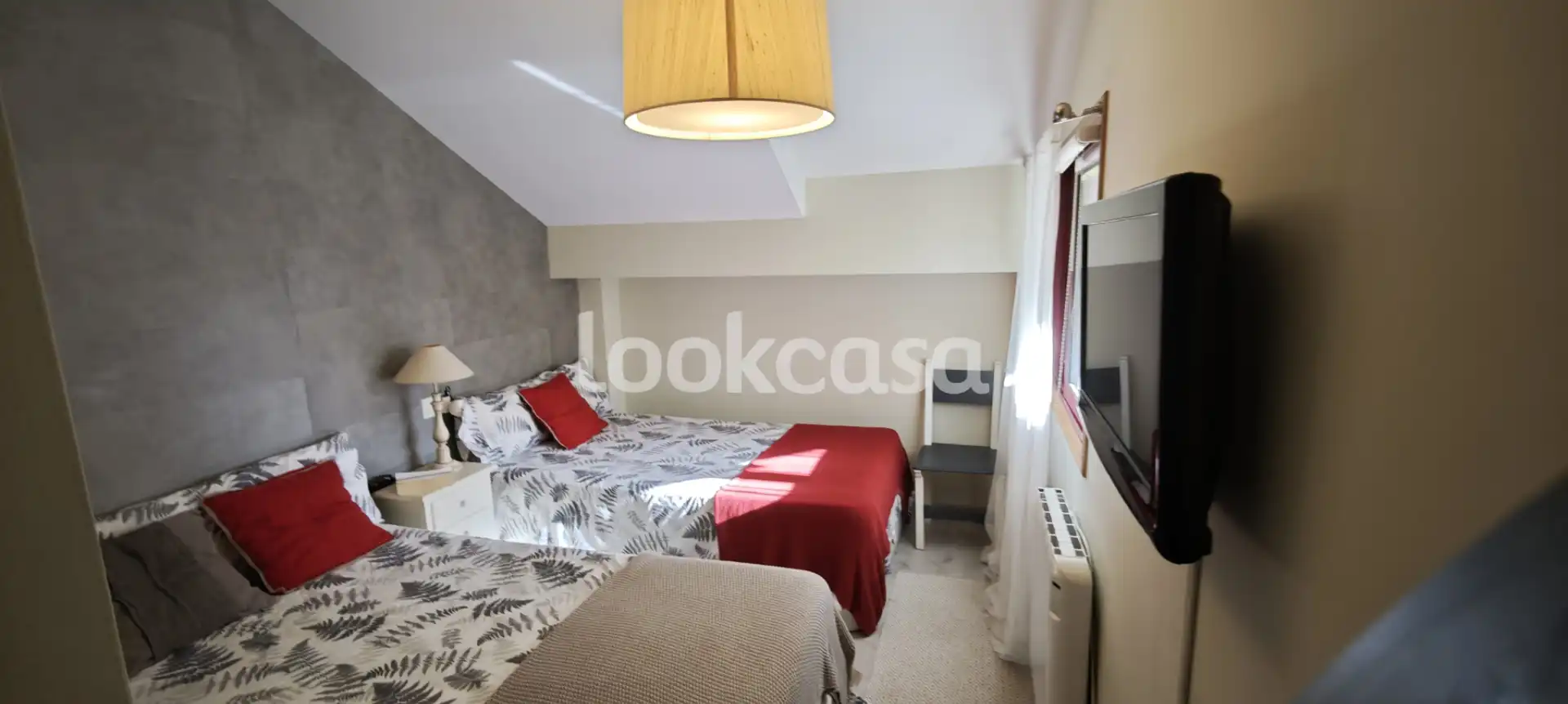 Habitación de Ático en venta en Sanxenxo con Calefacción, Parquet y Terraza