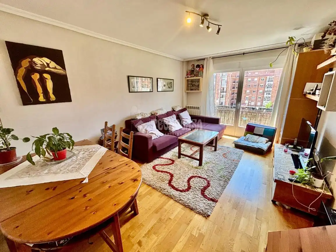 Sala de estar de Piso en venta en Ávila con Calefacción, Parquet y Trastero