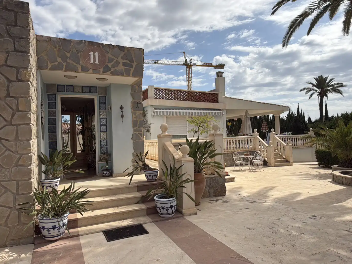 Vista exterior de Casa o xalet en venda en L'Alfàs del Pi amb Aire condicionat, Calefacció i Jardí privat