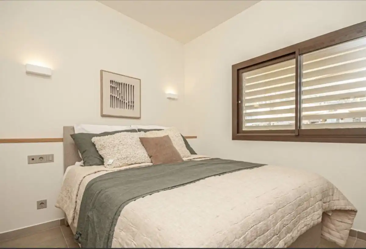 Habitación de Planta baja en venta en Fuengirola con Aire acondicionado, Calefacción y Terraza