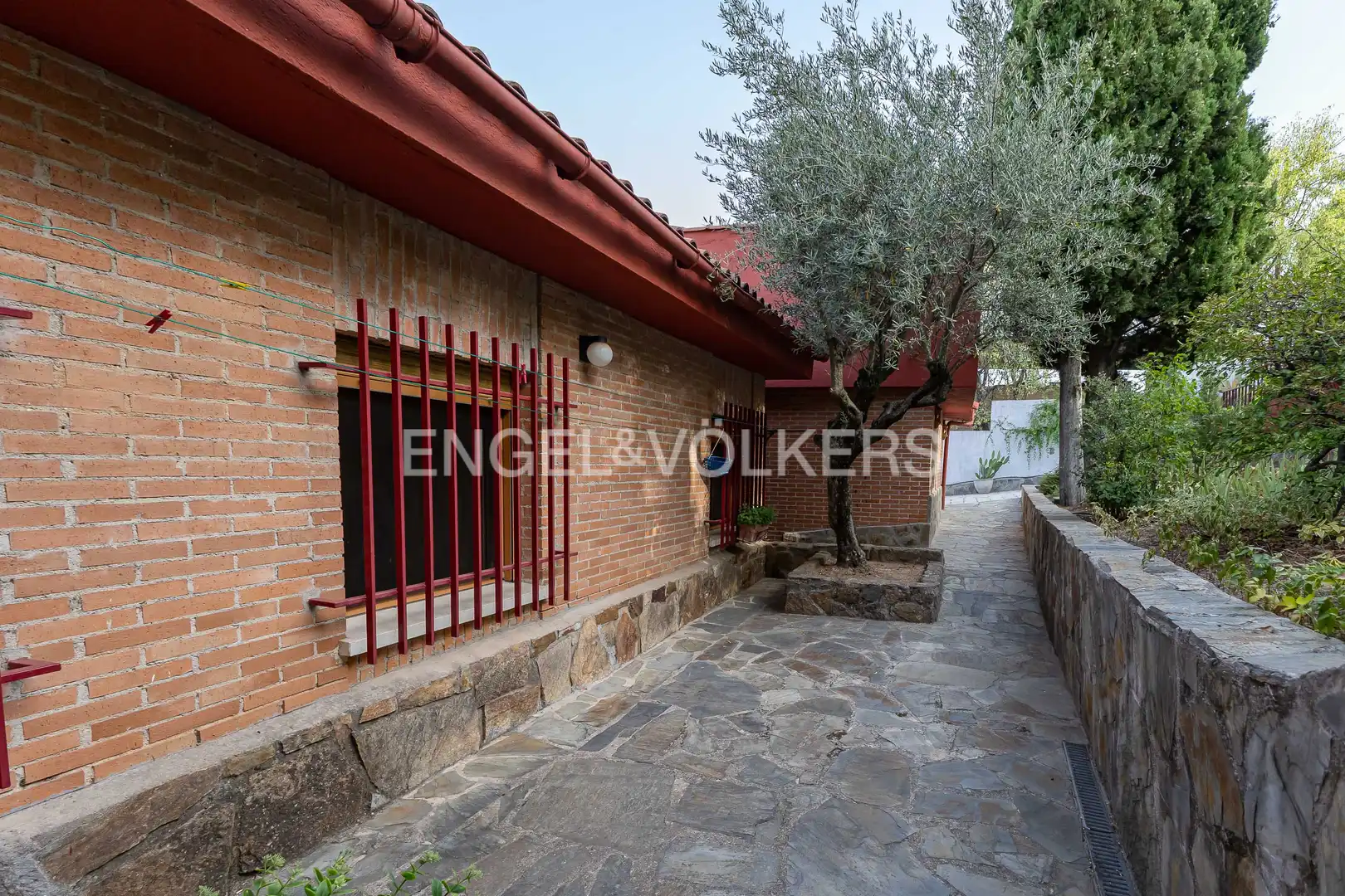 Vista exterior de Casa o chalet en venta en El Casar con Aire acondicionado, Calefacción y Jardín privado