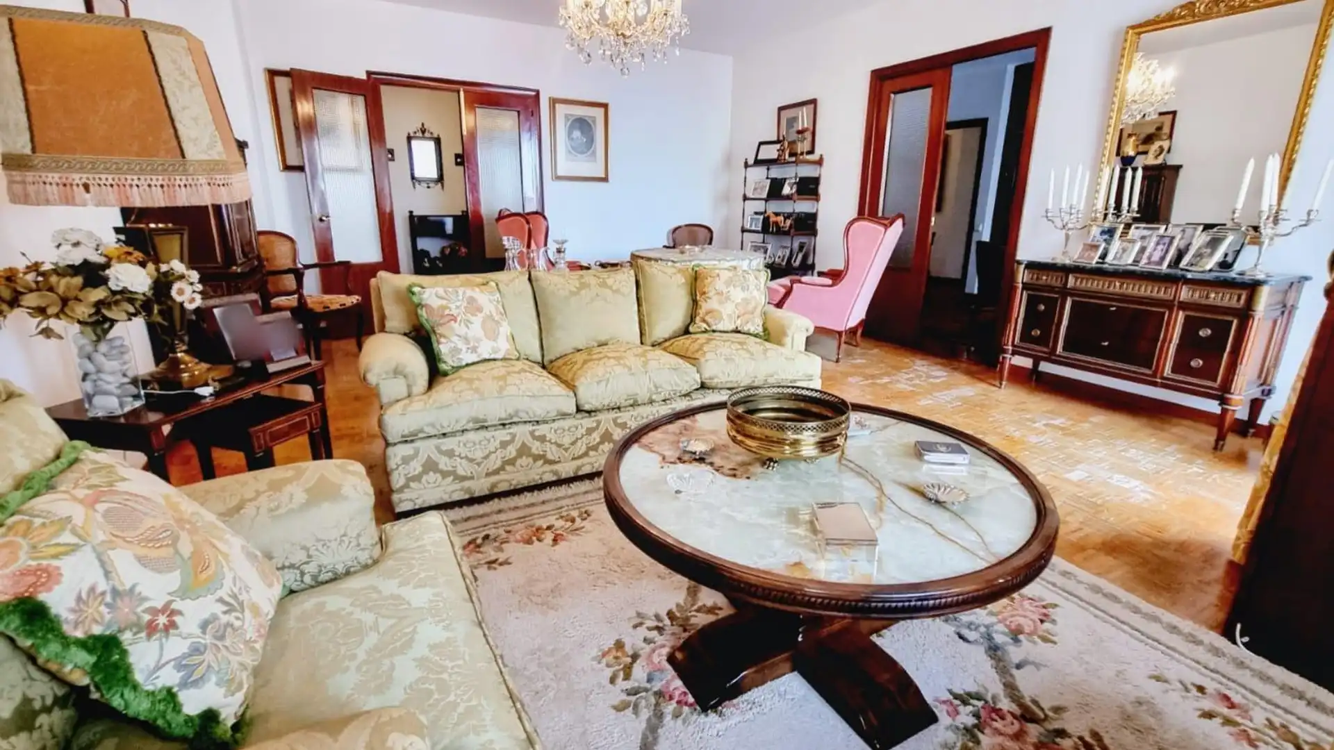 Sala de estar de Piso en venta en  Cádiz Capital con Parquet y Terraza