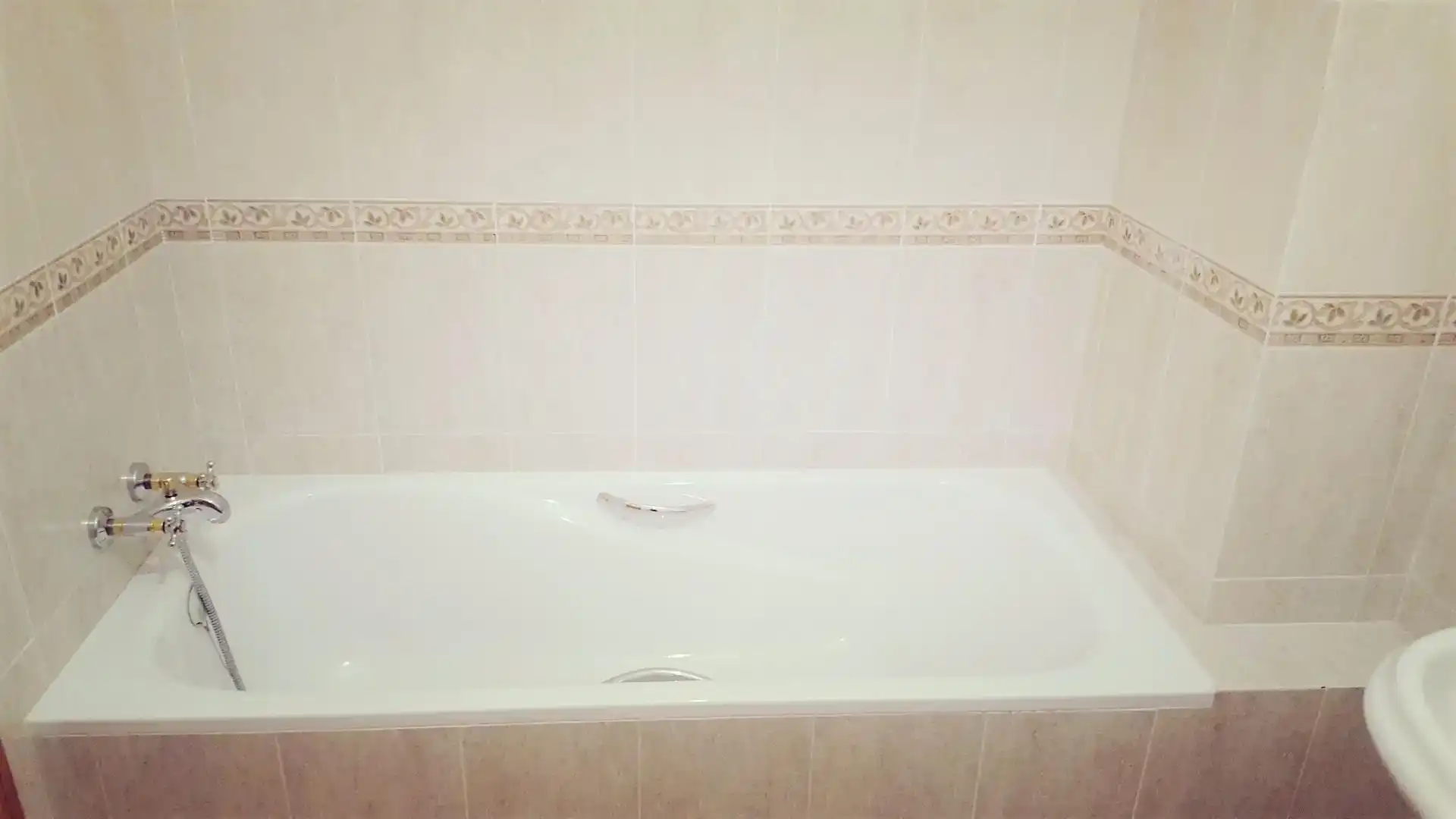 Bany de Casa adosada en venda en Baza amb Forn, Rentadora i Microones