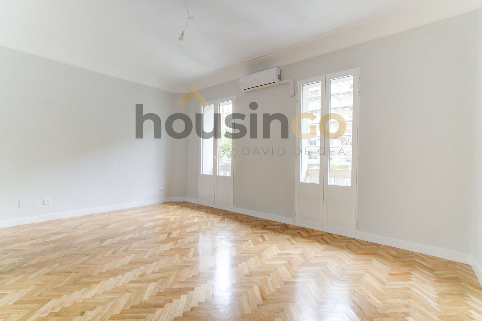 Vista exterior de Oficina de lloguer en  Madrid Capital amb Calefacció, Terrassa i Balcó