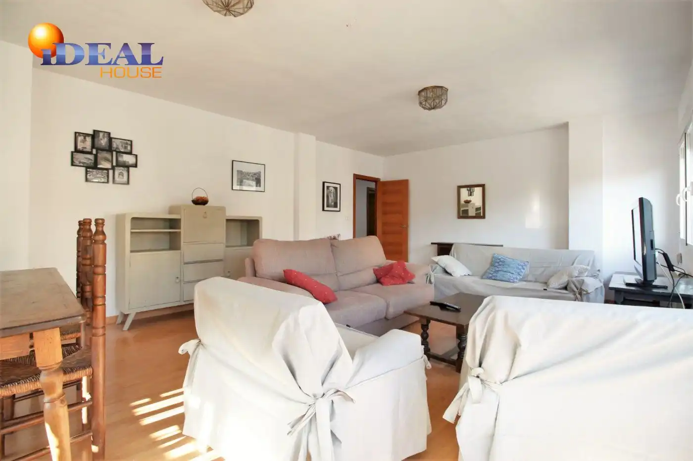 Living room of Flat for rent in Granada  with Heating and Storage room