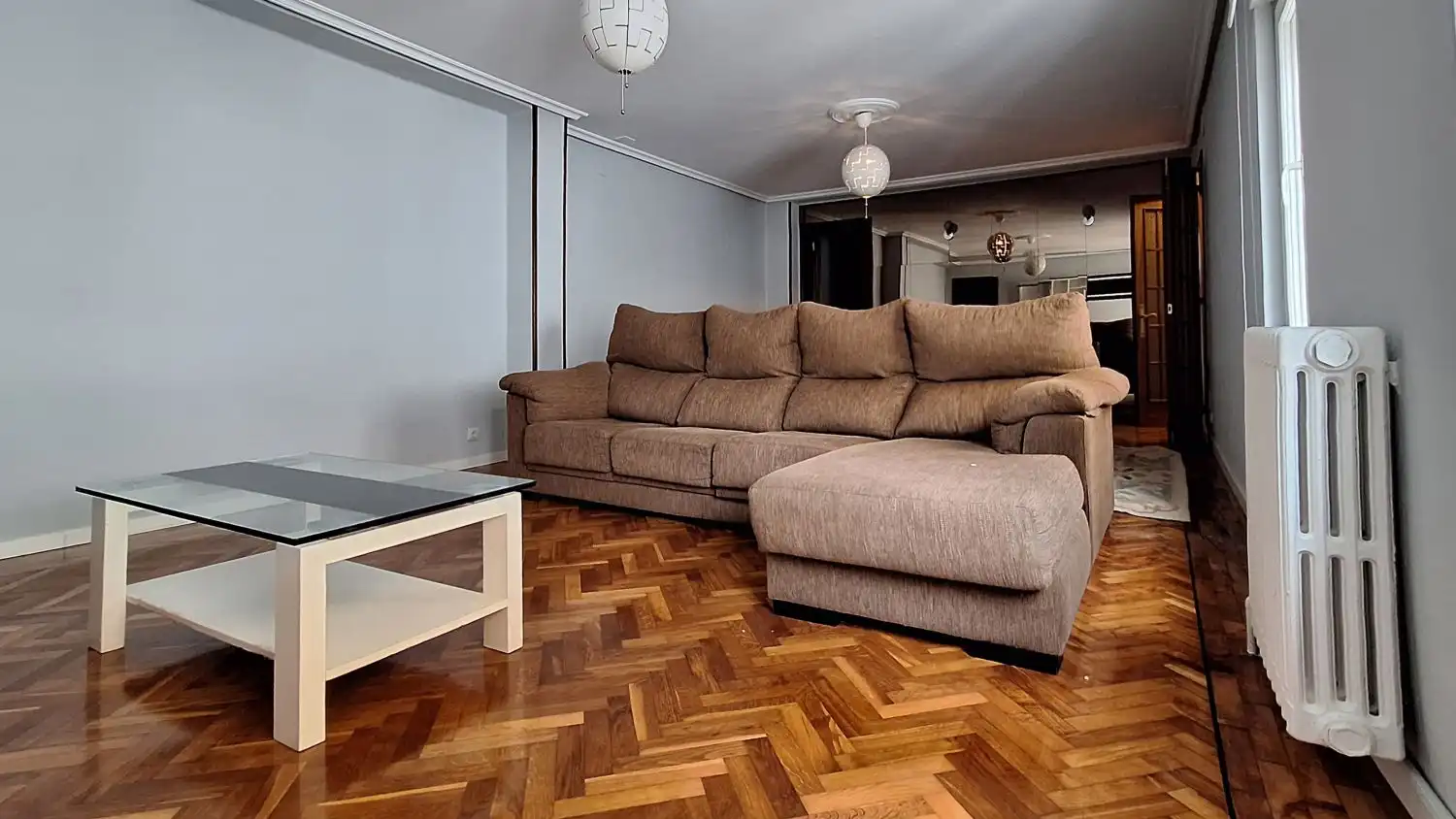 Sala d'estar de Pis en venda en Oviedo  amb Calefacció
