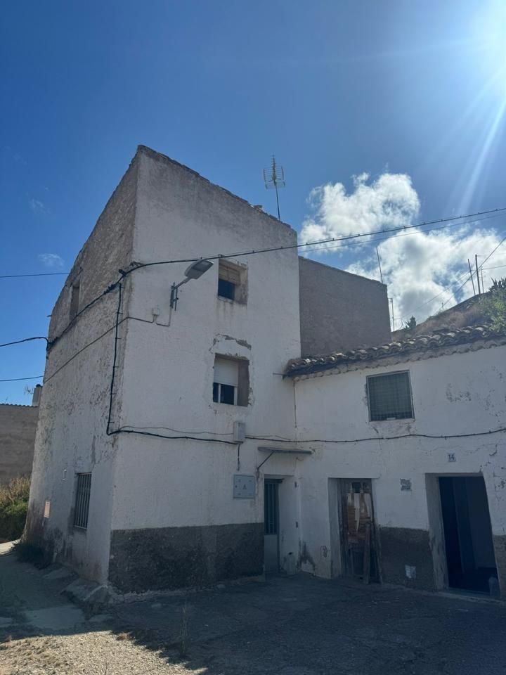 Vista exterior de Casa o xalet en venda en Urrea de Jalón amb Jardí privat, Terrassa i Moblat