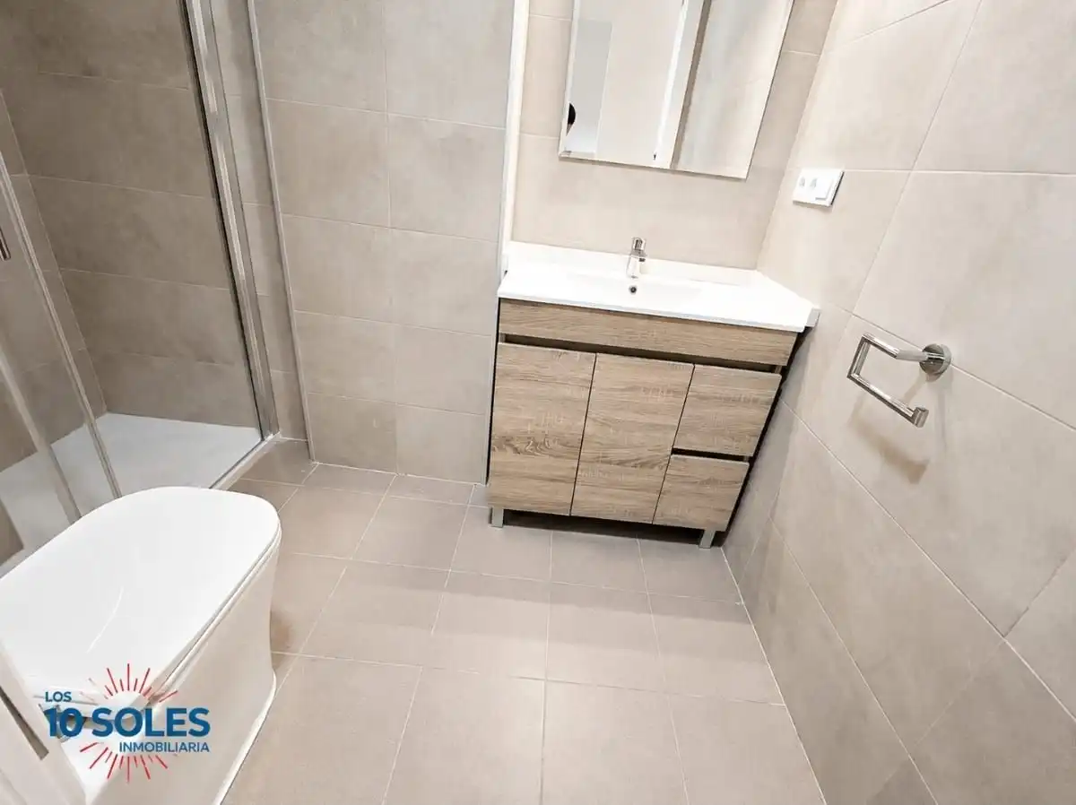 Bany de Apartament de lloguer en Orihuela amb Moblat
