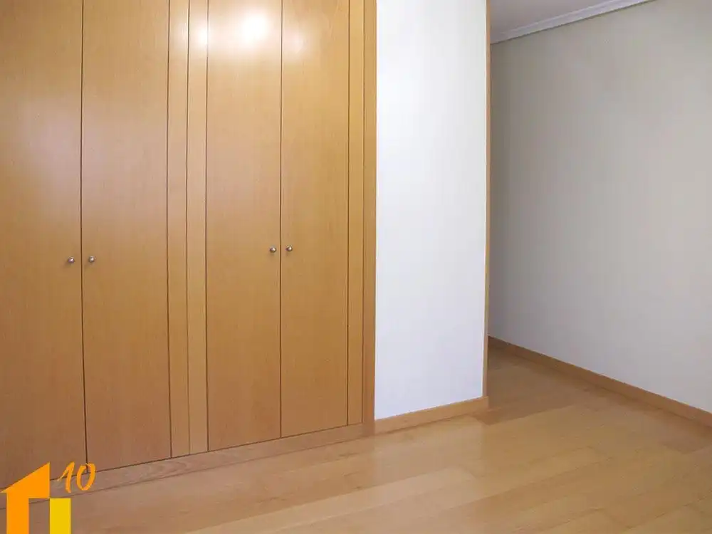Dormitori de Pis en venda en Burgos amb Calefacció, Terrassa i Traster