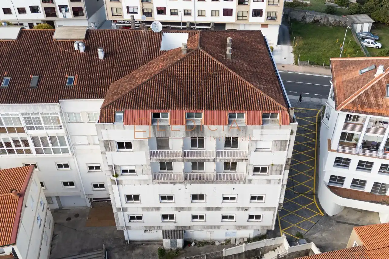 Außenansicht von Gebäude zum Verkauf in Poio