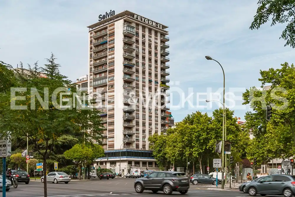 Vista exterior de Pis en venda en Madrid amb Aire condicionat, Calefacció i Jardí privat