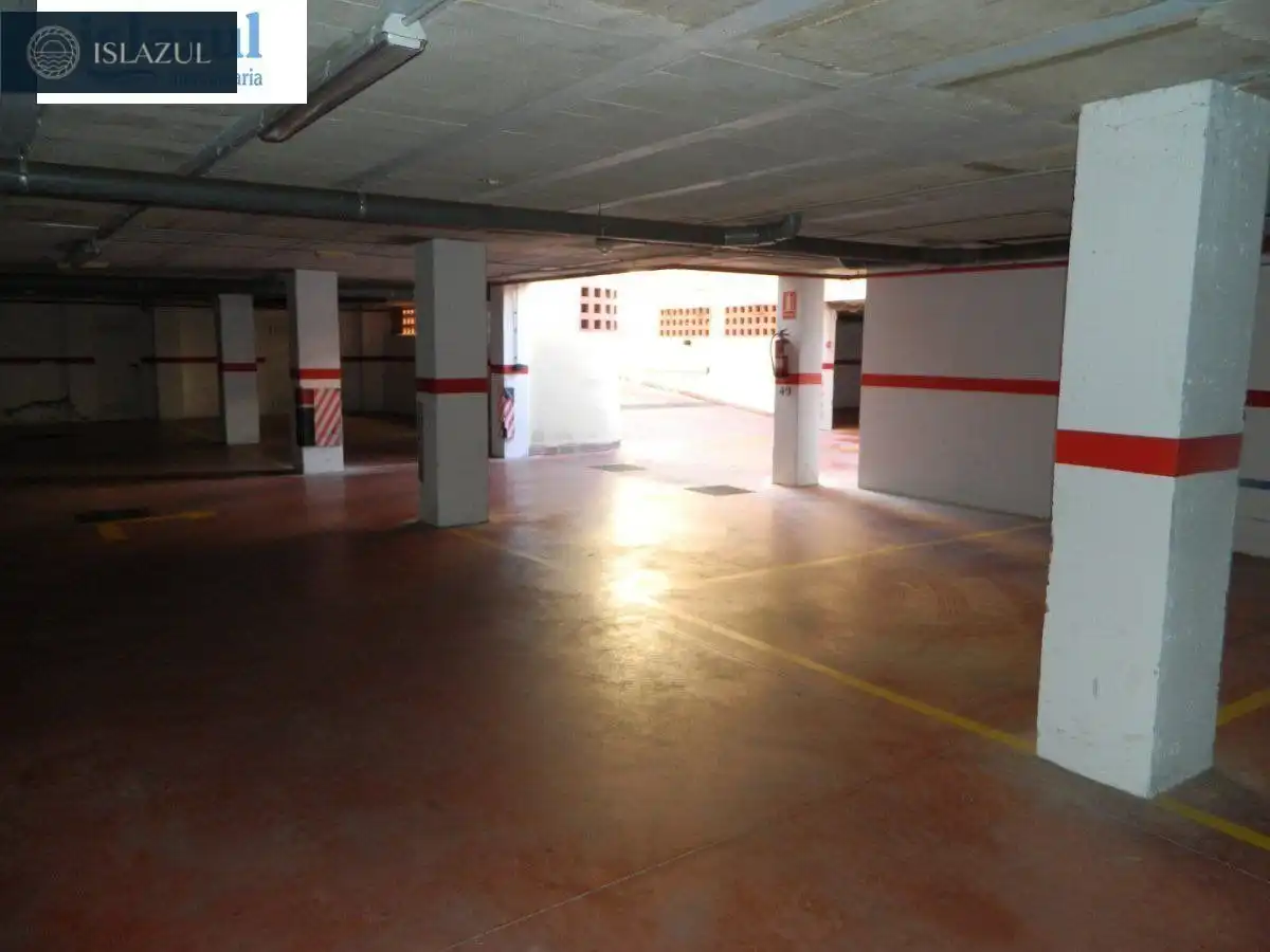 Parking de Dúplex de alquiler en Isla Cristina con Terraza, Balcón y Piscina comunitaria
