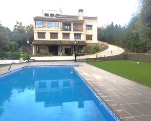 Piscina de Casa o xalet en venda en  Toledo Capital amb Aire condicionat, Calefacció i Jardí privat