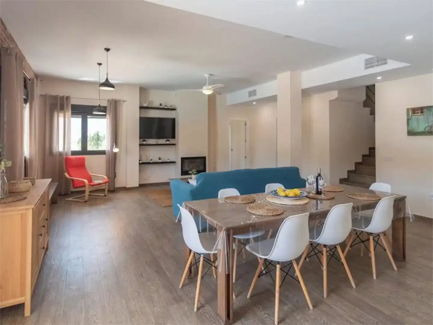 Sala de estar de Casa o chalet de alquiler en Arenas con Aire acondicionado, Jardín privado y Piscina