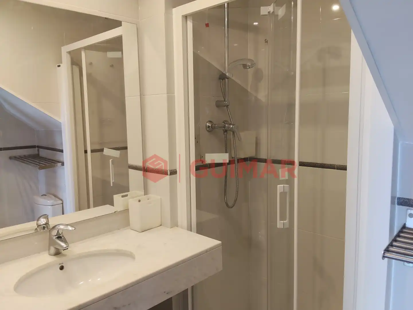 Badezimmer von Dachboden zur Miete in Esplugues de Llobregat mit Klimaanlage, Heizung und Privatgarten