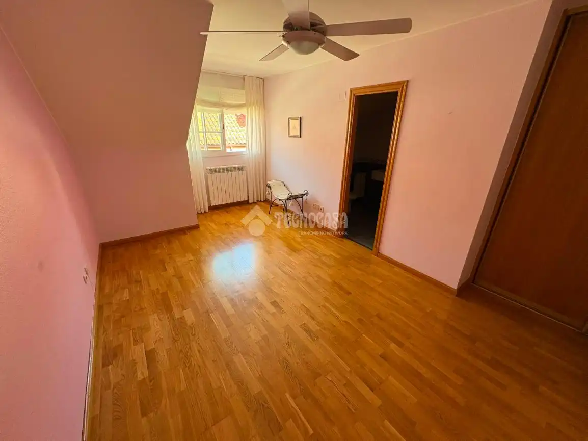 Casa adosada en venta en Zaragoza con Terraza
