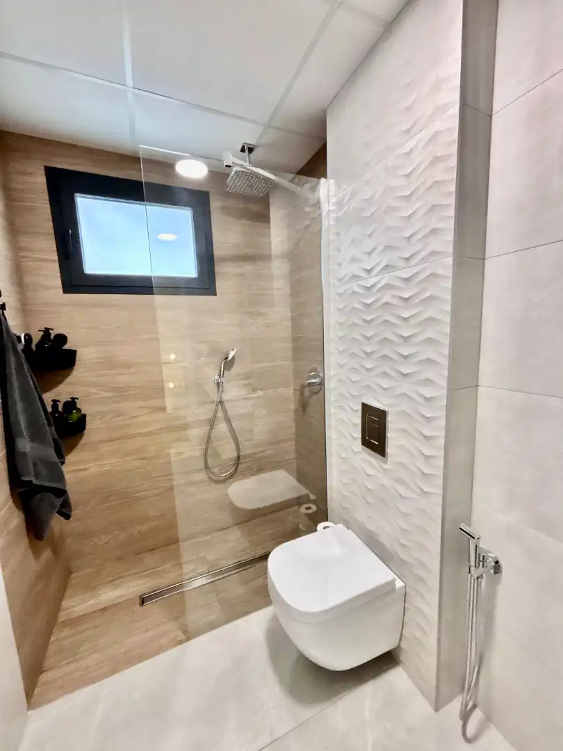 Bany de Casa o xalet en venda en Sant Joan d'Alacant amb Aire condicionat, Jardí privat i Terrassa