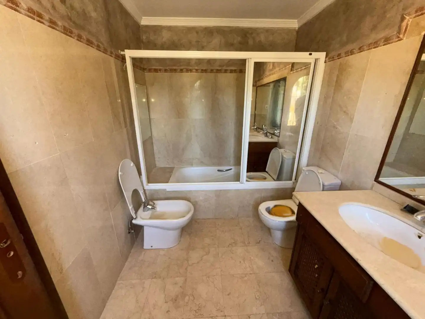 Bany de Casa o xalet en venda en Marbella amb Calefacció, Jardí privat i Terrassa